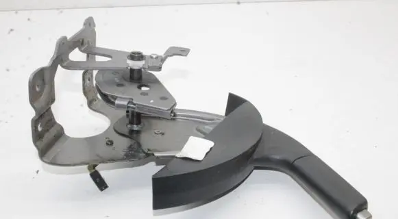 Nissan Qashqai Hand brake release handle 