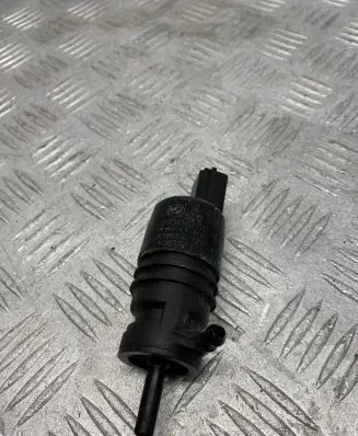 BMW X5 E70 Windscreen/windshield washer pump 6934160 10833217 3095102
