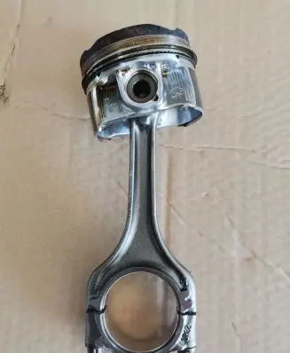 Volkswagen Touran III Piston with connecting rod 04EAM DXD239118