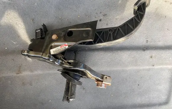 Volvo V70 Clutch pedal 31202195