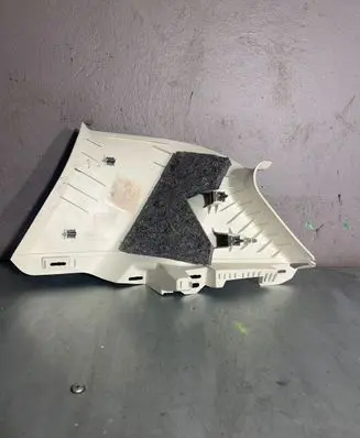 (D)pillar trim (top)