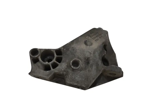 Engine mounting bracket
