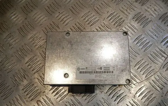 Audi A4 S4 B7 8E 8H Bluetooth control unit module 8P0862335Q 34134