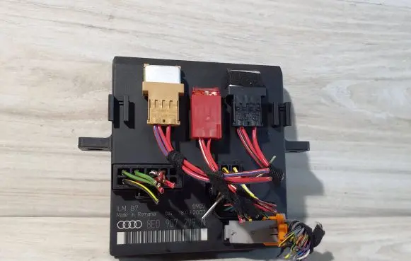 Audi A4 S4 B7 8E 8H Comfort/convenience module 8E0907279N