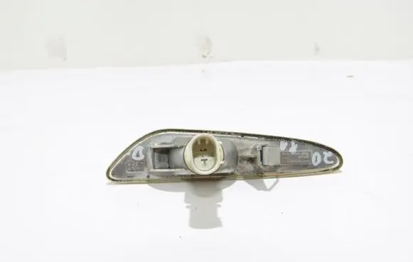 BMW X3 E83 Front fender indicator light Nėra