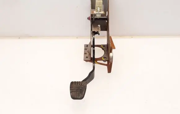 Opel Antara Brake pedal KA067060