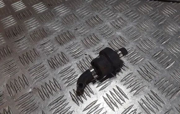 Audi A8 S8 D2 4D Vacuum valve 058133458