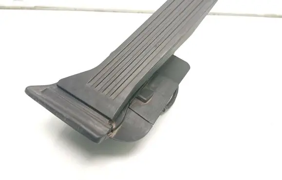 Mazda 6 Accelerator throttle pedal GHP941600E 32413401