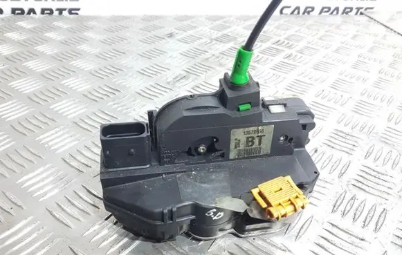Opel Insignia A Rear door lock 13579556 3023880RH2 12L051