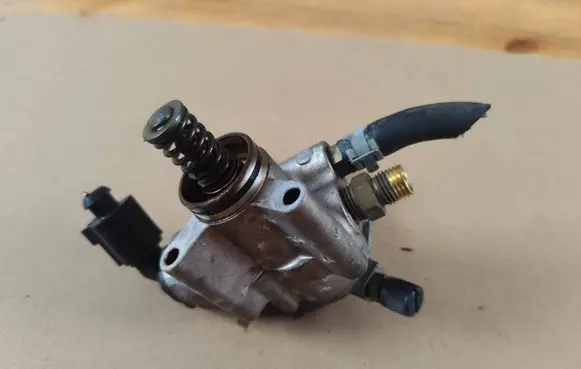 Audi A6 S6 C6 4F Fuel injection high pressure pump 06F127025H HFS853102B 9910