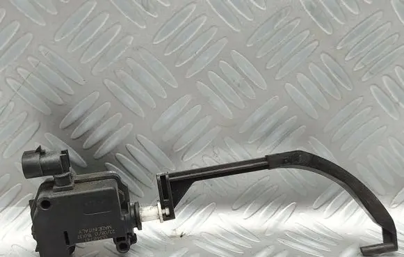 Opel Zafira C Fuel tank cap lock 13348741 180137