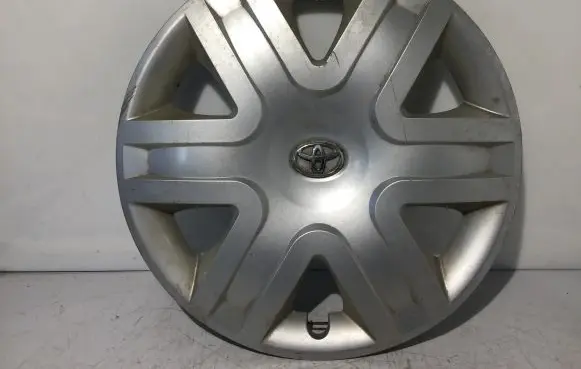 Toyota Avensis T270 R16 wheel hub/cap/trim PZ443E866000