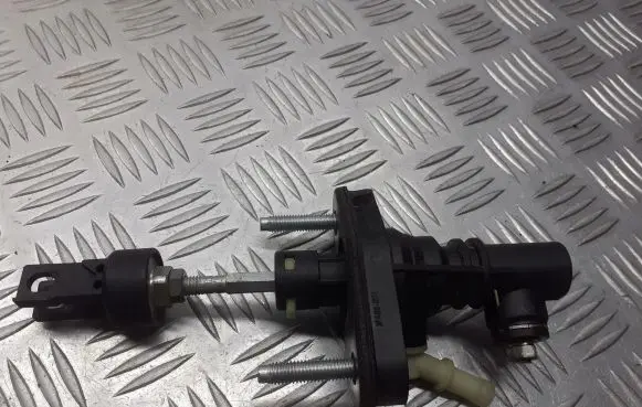 Toyota Corolla E140 E150 Clutch slave cylinder 31420-02031