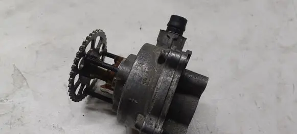 BMW 5 F10 F11 Vacuum pump 7519458