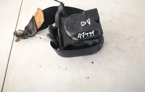Middle seatbelt (rear)