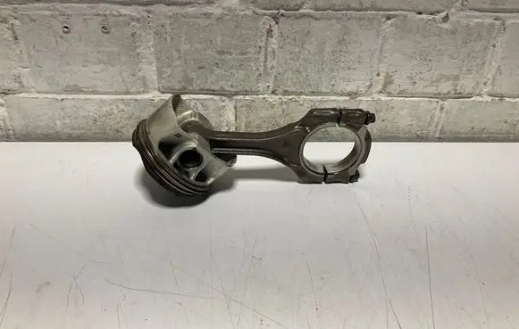 BMW 6 F06 Gran coupe Piston with connecting rod 7646892