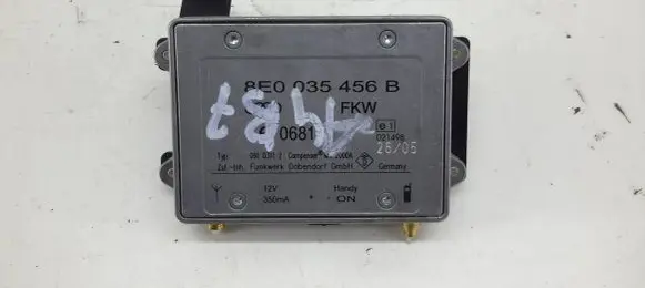 Audi A4 S4 B7 8E 8H Antenna control unit 8E0035456B 09103112