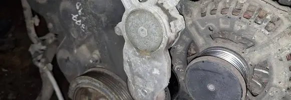 Peugeot 207 Generator/alternator belt tensioner