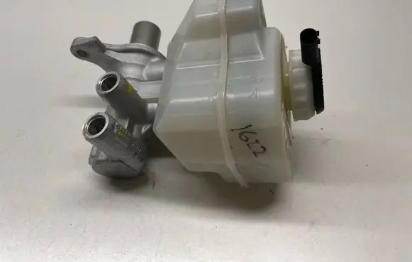 Land Rover Range Rover Sport L494 Brake fluid reservoir 