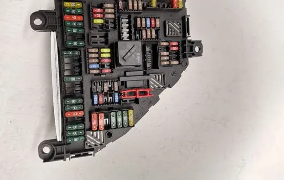 BMW 5 F10 F11 Fuse module 1670499
