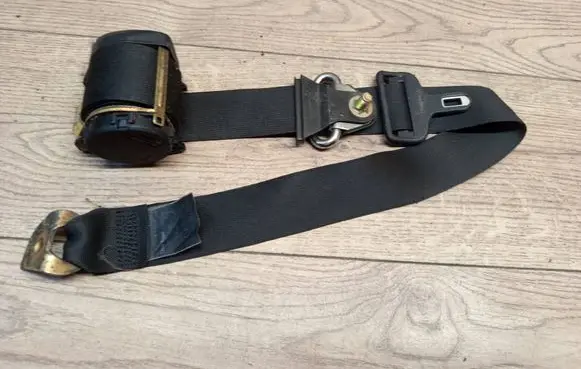 Mercedes-Benz E W124 Rear seatbelt 124860