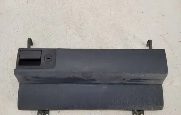 Mercedes-Benz E W124 Glove box