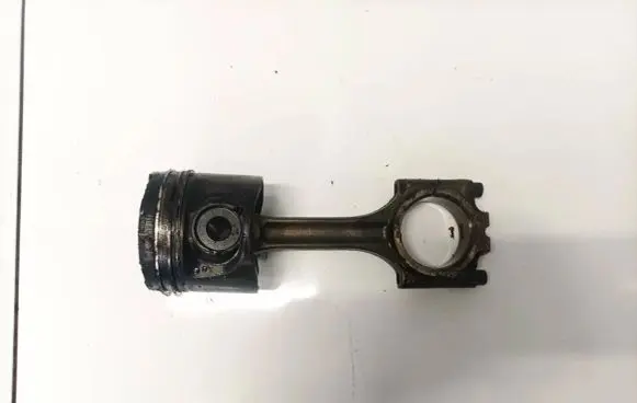 Volvo XC90 Piston with connecting rod