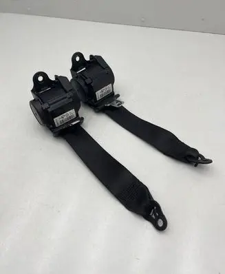 BMW 1 F20 F21 Rear seatbelt S3724330904