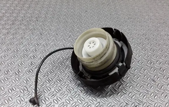 Mitsubishi Grandis Fuel tank filler cap 