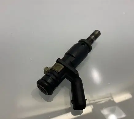 Mercedes-Benz E W211 Fuel injector A2720780249 2720780249