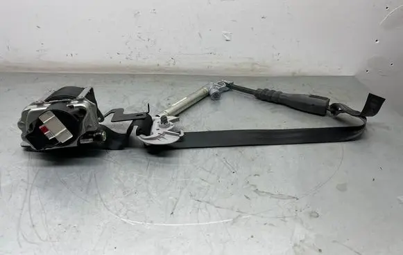 Hyundai Tucson TL Front seatbelt 631074801D 04516D1F