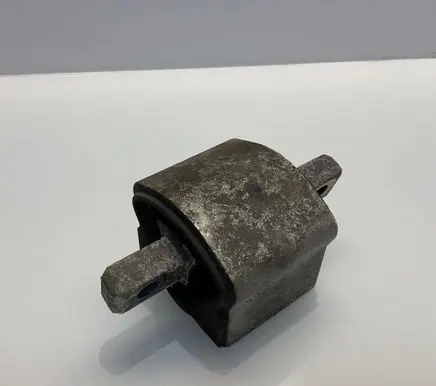 Mercedes-Benz E W211 Engine mount bracket A2122400318 2122400318