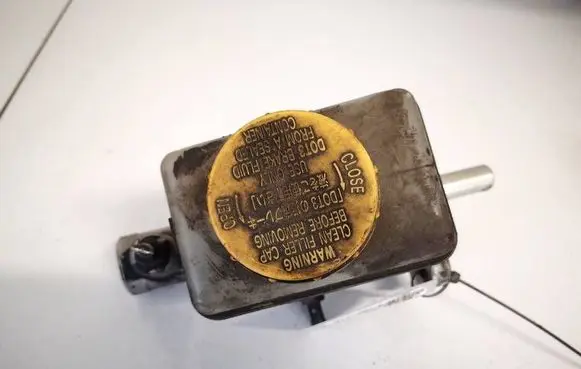 Toyota Corolla Verso E121 Brake fluid reservoir 