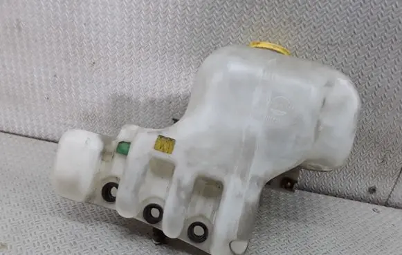 Nissan Patrol Y61 Windshield washer fluid reservoir/tank