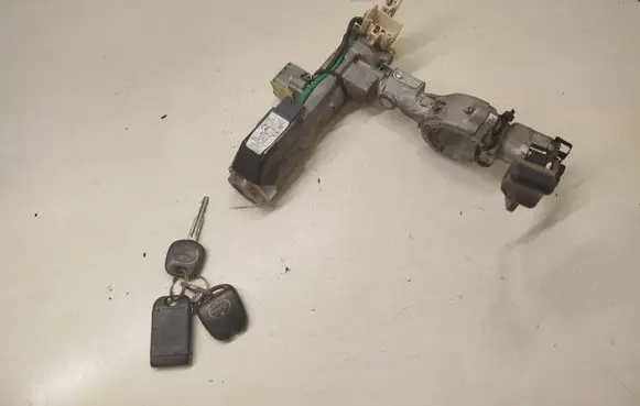 Toyota Land Cruiser (J120) Ignition lock 8978335030 45020-60-15