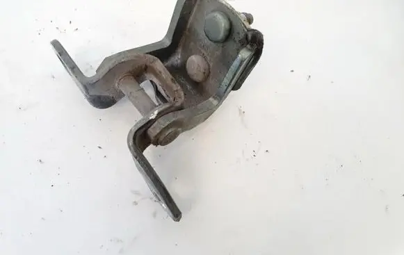 Toyota Avensis T220 Rear door lower hinge
