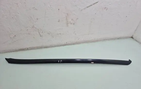 Volvo XC60 Front door glass trim molding 
