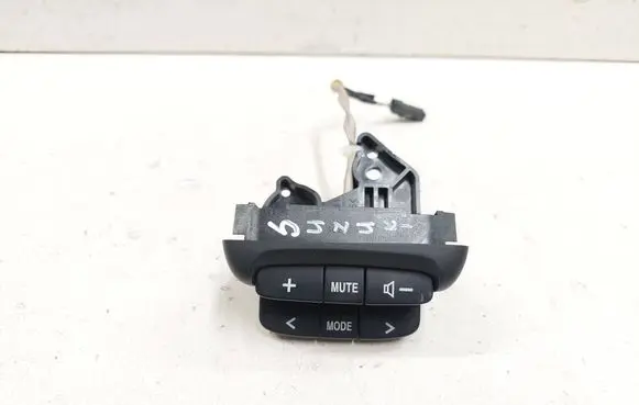 Suzuki Liana Steering wheel buttons/switches 75B111