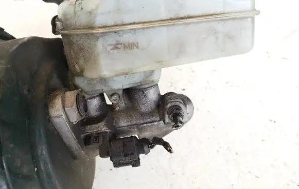 Master brake cylinder