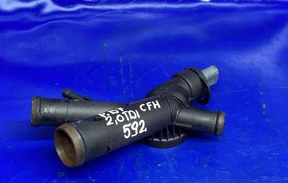 Volkswagen PASSAT B7 Engine coolant pipe/hose 03L121131AA