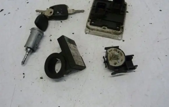 Opel Astra G Engine ECU kit and lock set 0261204093