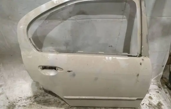 Nissan Primera Rear door PILKOS