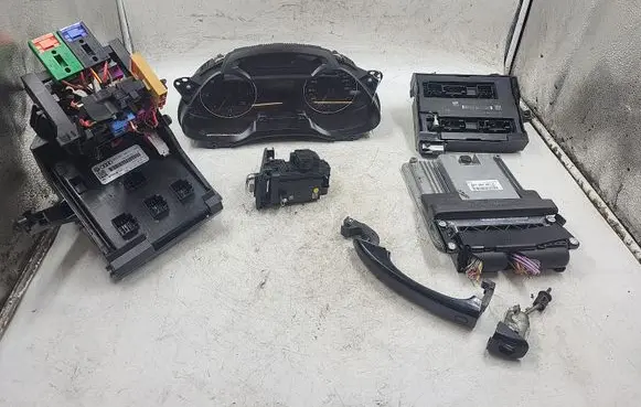 Audi A4 S4 B8 8K Engine ECU kit and lock set 8K0907064C