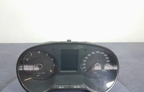 Volkswagen Cross Polo Speedometer (instrument cluster) 6R0920860L