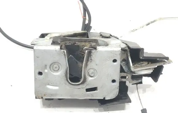 Volkswagen Fox Front door lock
