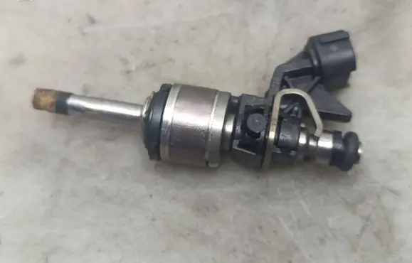 Nissan Qashqai J12 Fuel injector 166006RC0A 0261500748