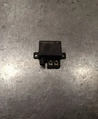Mercedes-Benz E W211 Charging relay A0025423819