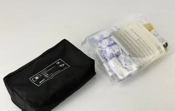 BMW i4 First aid kit 7261178