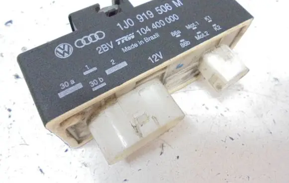 Volkswagen Polo III 6N 6N2 6NF Fan control module 1J0919506M