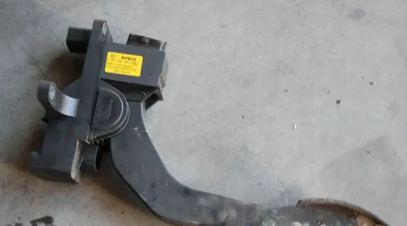 Iveco Daily 45 - 49.10 Accelerator throttle pedal 0281002633
